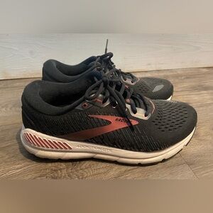 Brooks Sneakers